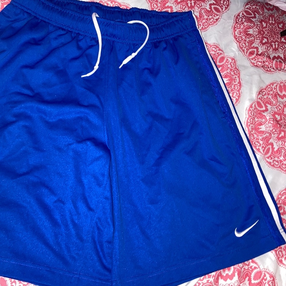 Blue Men’s Nike Basketball shorts!💙🤍
